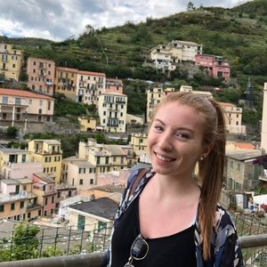 Meet your Posher, Olivia